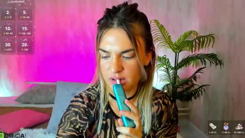 Mariel online show from 10/14/25, 01:06