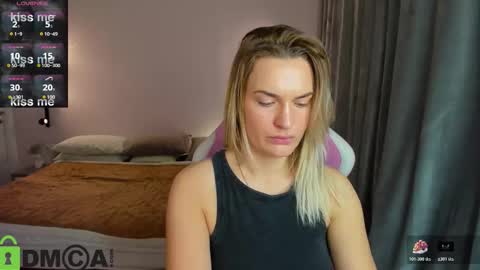 Mariel online show from 11/17/25, 01:33