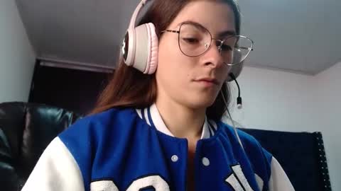 Snapshot of mariel_sins21 chatting on 01/22/25, 03:07 Mariie online show from 01/22/25, 03:07
