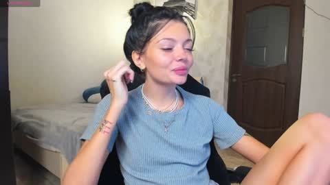 Snapshot of mariella__adams chatting on 01/18/25, 05:37 Maria  online show from 01/18/25, 05:37