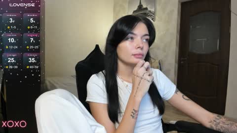 Snapshot of mariella__adams chatting on 01/29/25, 05:56 Maria  online show from 01/29/25, 05:56