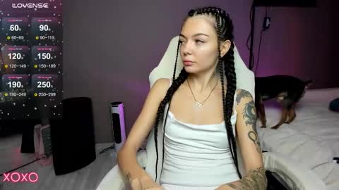 Snapshot of mariella__adams chatting on 10/29/25, 07:32 Maria  online show from 10/29/25, 07:32