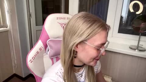 Hey Im Ash  I think together we can hit first 10 thumbs up online show from 02/28/26, 07:53