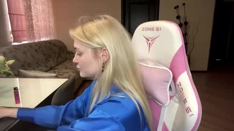 Hey Im Ash  I think together we can hit first 10 thumbs up online show from 03/06/26, 10:23