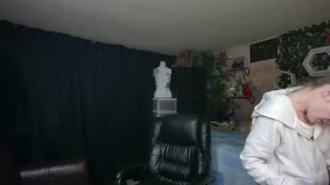 Snapshot of mariewaters chatting on 05/31/26, 02:31 Marie Ann Waters online show from 05/31/26, 02:31