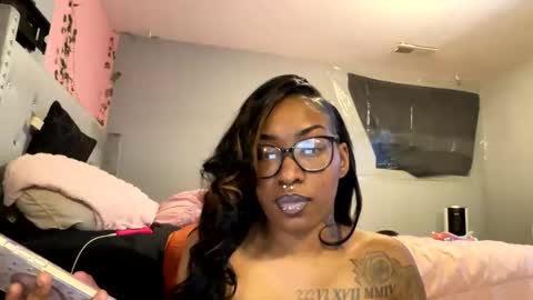 Snapshot of mariexxx22 chatting on 02/16/26, 07:04 eMariexxx online show from 02/16/26, 07:04