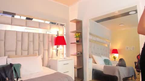 mariiahneedles online show from 11/18/25, 11:48