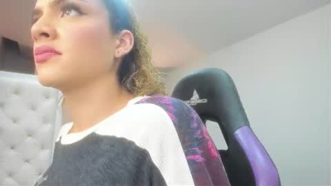 Snapshot of mariiahneedles chatting on 06/14/26, 12:41 mariiahneedles online show from 06/14/26, 12:41