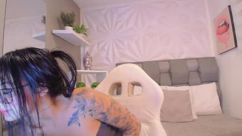 Snapshot of mariianadiaz1_ chatting on 02/10/26, 03:27 Maryyy online show from 02/10/26, 03:27