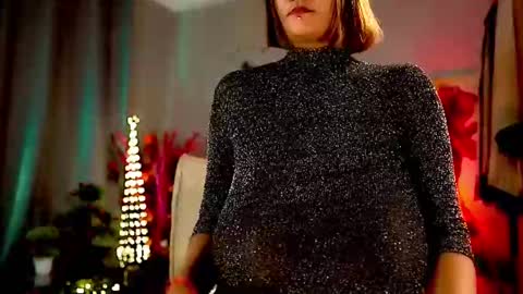 Snapshot of mariicha chatting on 02/25/25, 09:31 Nikita - Scroll down and read my bio please. New Pictures in Bio online show from 02/25/25, 09:31