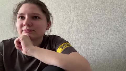 Emmie online show from 05/02/26, 01:43