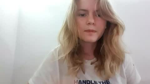 Esma online show from 12/05/25, 12:47