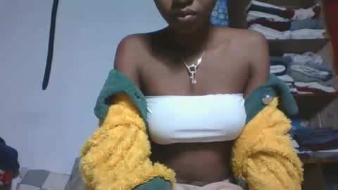 Snapshot of marinagold69 chatting on 05/16/26, 01:13 marinagold69 online show from 05/16/26, 01:13