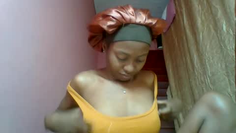 Snapshot of marinagold69 chatting on 07/12/26, 06:48 marinagold69 online show from 07/12/26, 06:48