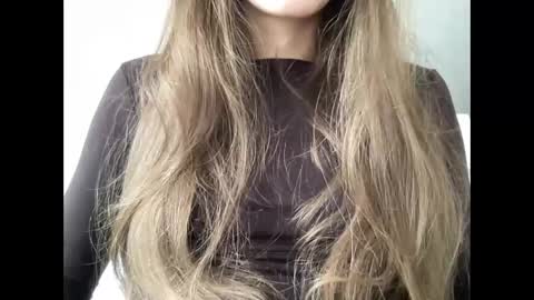 Snapshot of marinalovenow chatting on 02/17/25, 08:41 Marina online show from 02/17/25, 08:41