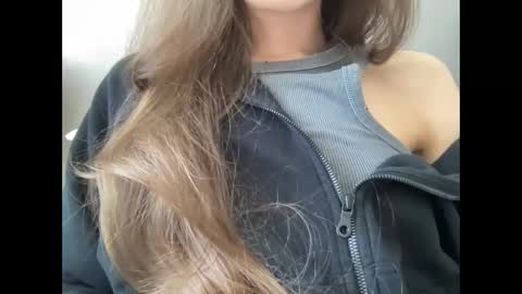 Snapshot of marinalovenow chatting on 02/19/25, 12:44 Marina online show from 02/19/25, 12:44