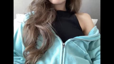 Snapshot of marinalovenow chatting on 02/25/25, 12:03 Marina online show from 02/25/25, 12:03