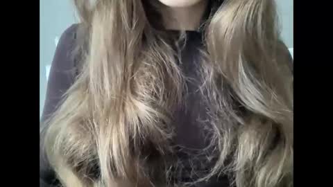 Snapshot of marinalovenow chatting on 02/27/25, 08:17 Marina online show from 02/27/25, 08:17