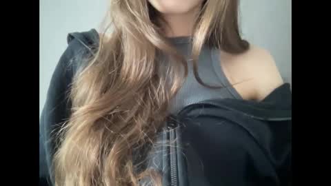 Snapshot of marinalovenow chatting on 02/28/25, 01:14 Marina online show from 02/28/25, 01:14