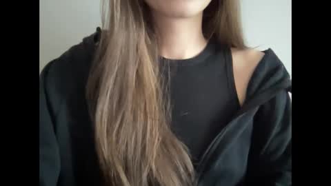 Snapshot of marinalovenow chatting on 03/04/25, 12:12 Marina online show from 03/04/25, 12:12