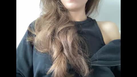 Snapshot of marinalovenow chatting on 09/18/25, 10:28 Marina online show from 09/18/25, 10:28