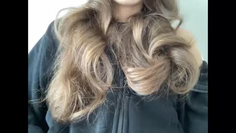 Snapshot of marinalovenow chatting on 09/24/25, 08:50 Marina online show from 09/24/25, 08:50