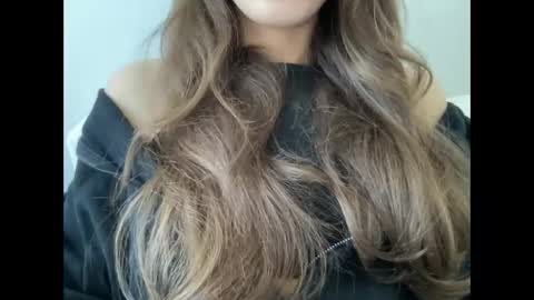 Snapshot of marinalovenow chatting on 09/25/25, 07:01 Marina online show from 09/25/25, 07:01