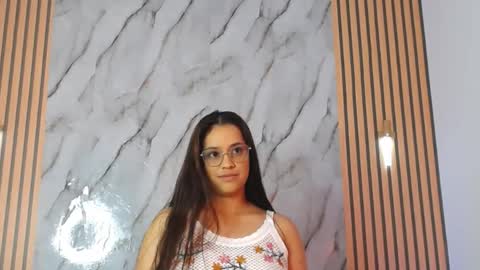 Snapshot of marinella16 chatting on 10/29/25, 09:27 Marinella16 online show from 10/29/25, 09:27