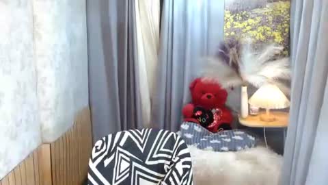 Snapshot of mariposa_911 chatting on 06/10/26, 05:23 LEAH online show from 06/10/26, 05:23