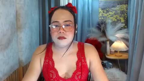 Snapshot of mariposa_911 chatting on 06/14/26, 05:04 LEAH online show from 06/14/26, 05:04
