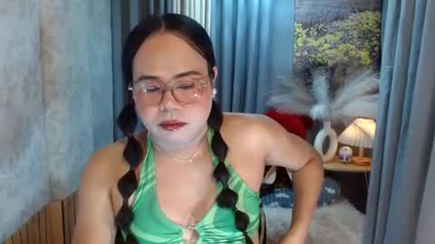 Snapshot of mariposa_911 chatting on 06/15/26, 04:42 LEAH online show from 06/15/26, 04:42