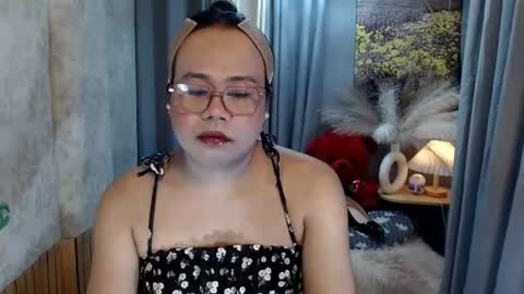 Snapshot of mariposa_911 chatting on 06/20/26, 10:23 LEAH online show from 06/20/26, 10:23