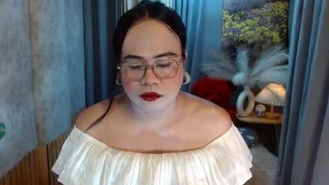 Snapshot of mariposa_911 chatting on 06/21/26, 05:37 LEAH online show from 06/21/26, 05:37