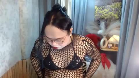 Snapshot of mariposa_911 chatting on 07/04/26, 06:14 LEAH online show from 07/04/26, 06:14