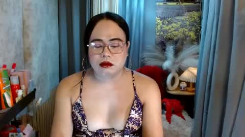 Snapshot of mariposa_911 chatting on 07/24/26, 02:09 LEAH online show from 07/24/26, 02:09