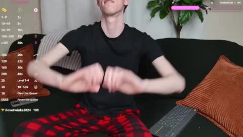 Snapshot of mark327645 chatting on 10/25/25, 01:57 Mark online show from 10/25/25, 01:57