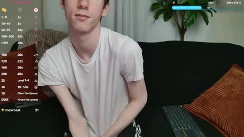 Snapshot of mark327645 chatting on 10/29/25, 02:25 Mark online show from 10/29/25, 02:25