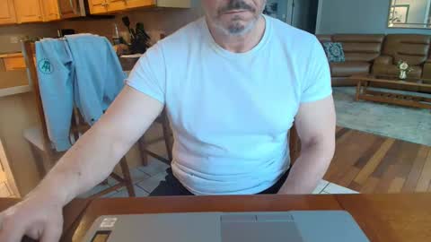 Mark online show from 03/08/25, 01:03