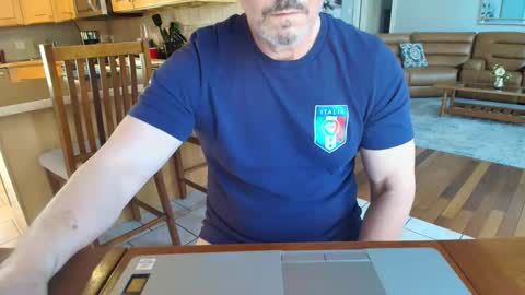 Mark online show from 03/10/25, 10:02