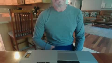 Mark online show from 10/08/25, 02:47