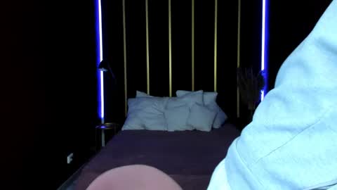 Mark online show from 04/17/26, 02:53