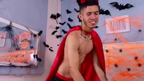 Snapshot of mark_pirs chatting on 10/31/25, 10:55 Mark Pirs online show from 10/31/25, 10:55