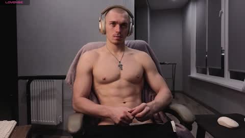 Snapshot of mark_stiff chatting on 12/29/24, 03:03 Mark online show from 12/29/24, 03:03