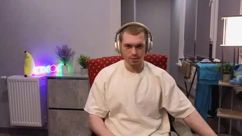 Snapshot of mark_stiff chatting on 02/14/25, 07:54 Mark online show from 02/14/25, 07:54