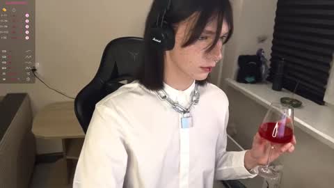 Mark online show from 10/31/25, 04:52