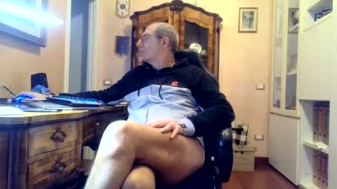 markmarkmark00 online show from 12/19/24, 08:23