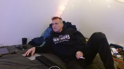 Snapshot of markymark101825061 chatting on 02/13/25, 03:39 markymark101825061 online show from 02/13/25, 03:39