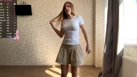 Olivia online show from 09/28/25, 10:53