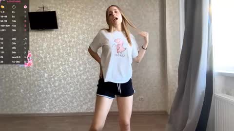 Olivia online show from 10/07/25, 01:08