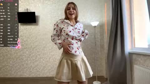 Olivia online show from 11/08/25, 01:22